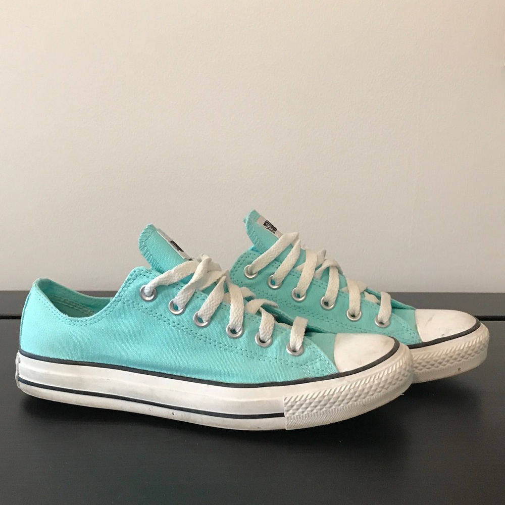 Converse tennis shoes